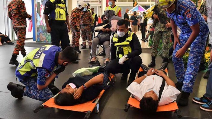 Malezya'da metro faciası! Kafaya kafaya çarpıştılar