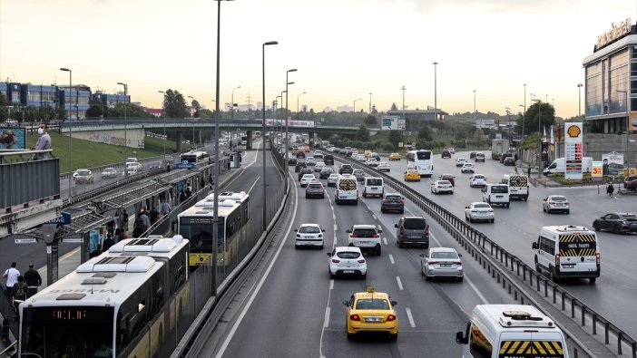 İstanbul'da yola çıkacaklar dikkat! Kısıtlama sonrası trafik yoğunluğu