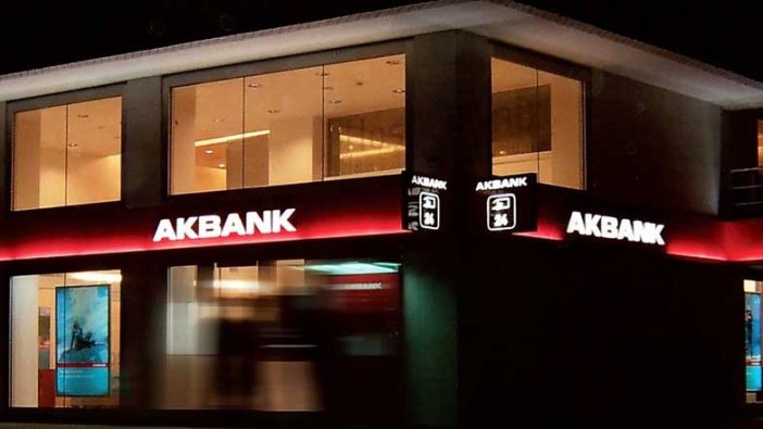 Bankacılık tarihinde bir ilk! Akbank sistemlerinde neler oluyor?