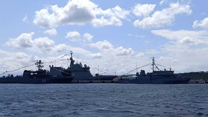 Savaş gemileri Sinop İskelesi'nde