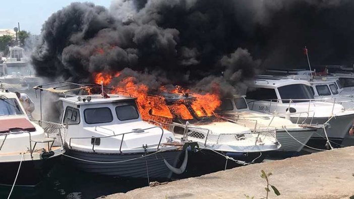 Maltepe Sahili'nde panik anları! Tekneler alevler içinde kaldı