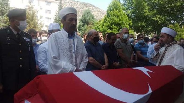 Ankara'da trafik kazasında hayatını kaybeden Osman Kapusuz'un cenaze namazını babası kıldırdı