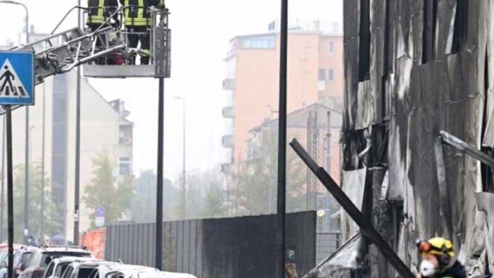 İtalya'da inşaat sahasına uçak düştü: 8 ölü