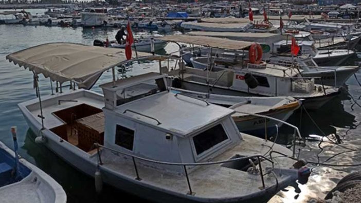 Mersin'de balıkçı tekneleri yakınında ceset bulundu