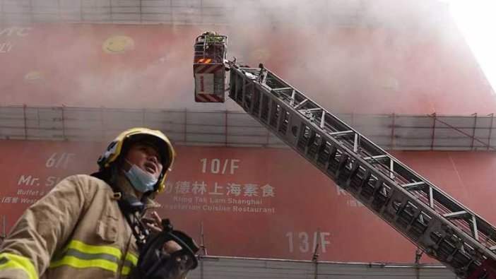 Hong Kong'da Dünya Ticaret Merkezi'nde büyük yangın