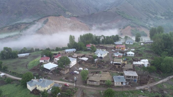 Bingöl'deki depreminin etkisi gün ağarınca ortaya çıktı