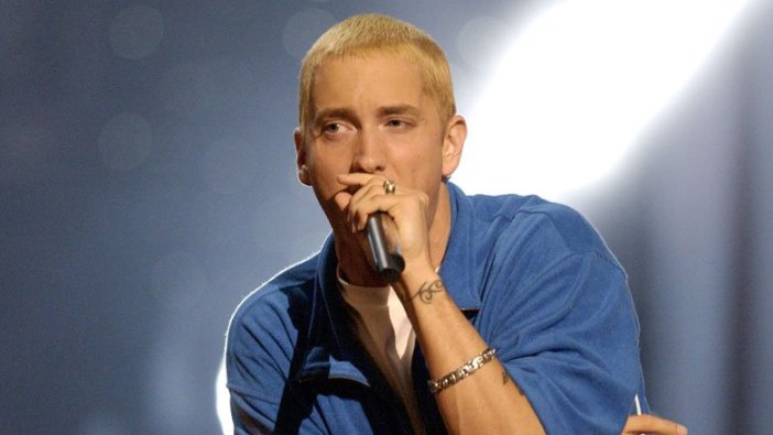 Eminem maske takmayanlara diss attı