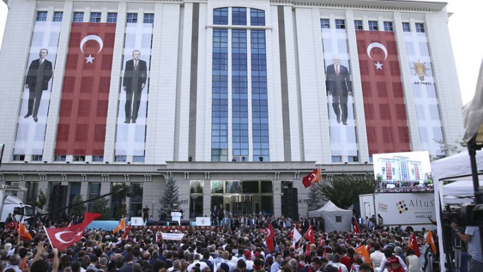 AKP'li isimden kritik istifa! 
