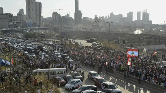 Beyrut'ta hayatını kaybedenler için anma töreni