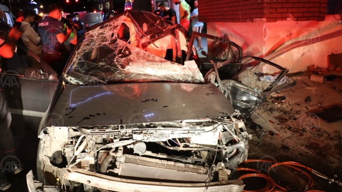 İzmir'de trafik kazası: 1'i ağır 3 yaralı