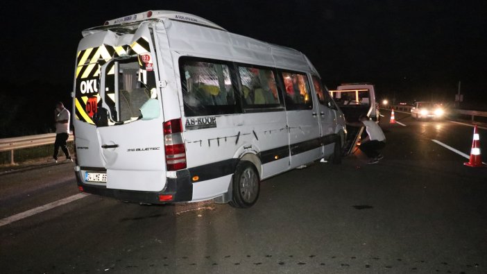 Bolu'da taziyeye gidenleri taşıyan minibüs devrildi: Yaralılar var