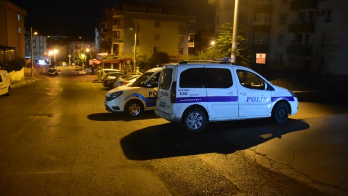 İzmir'de şüpheli kadın ölümü... Cam sesi duyan komşuları polise haber verdi