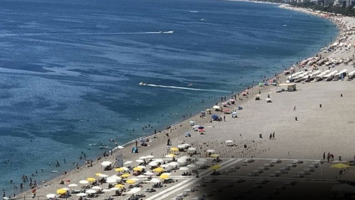 Antalya'ya korona virüse rağmen iki haftada 300 binden fazla turist akını