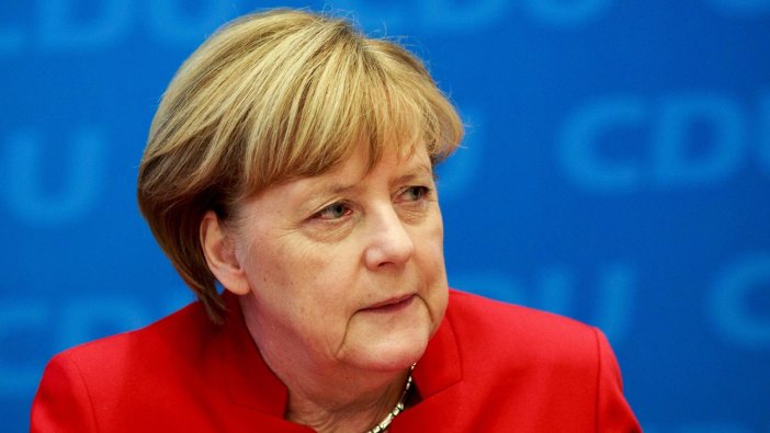 Merkel tarafını seçti